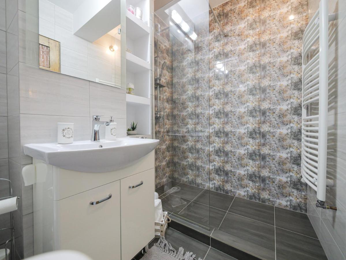 Luxury Ultracentral Curtea de Argeş Esterno foto