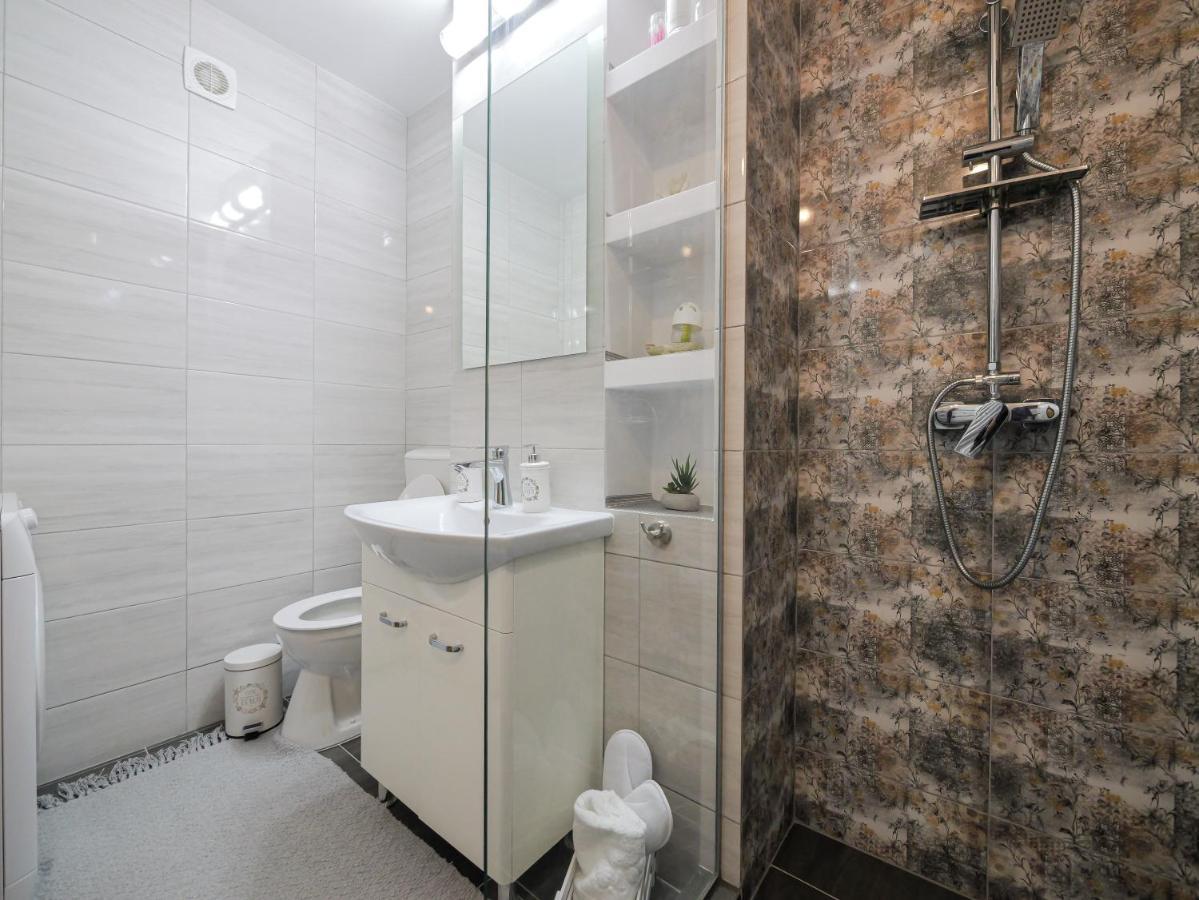 Luxury Ultracentral Curtea de Argeş Esterno foto
